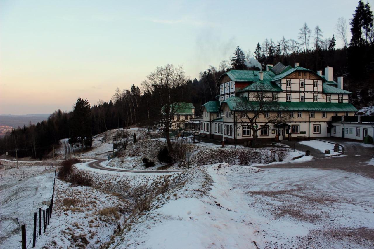 Retro Hotel Pod Zvicinou Bílá Třemešná エクステリア 写真