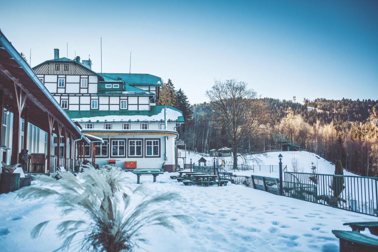 Retro Hotel Pod Zvicinou Bílá Třemešná エクステリア 写真